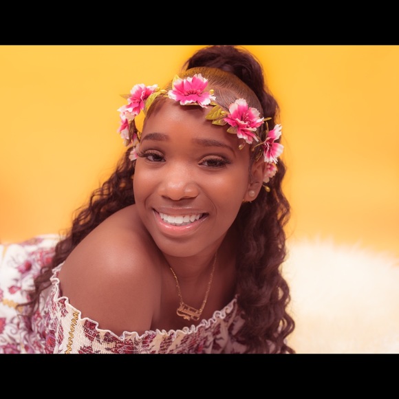Meet your Posher, Makayla - Picture 1 of 1